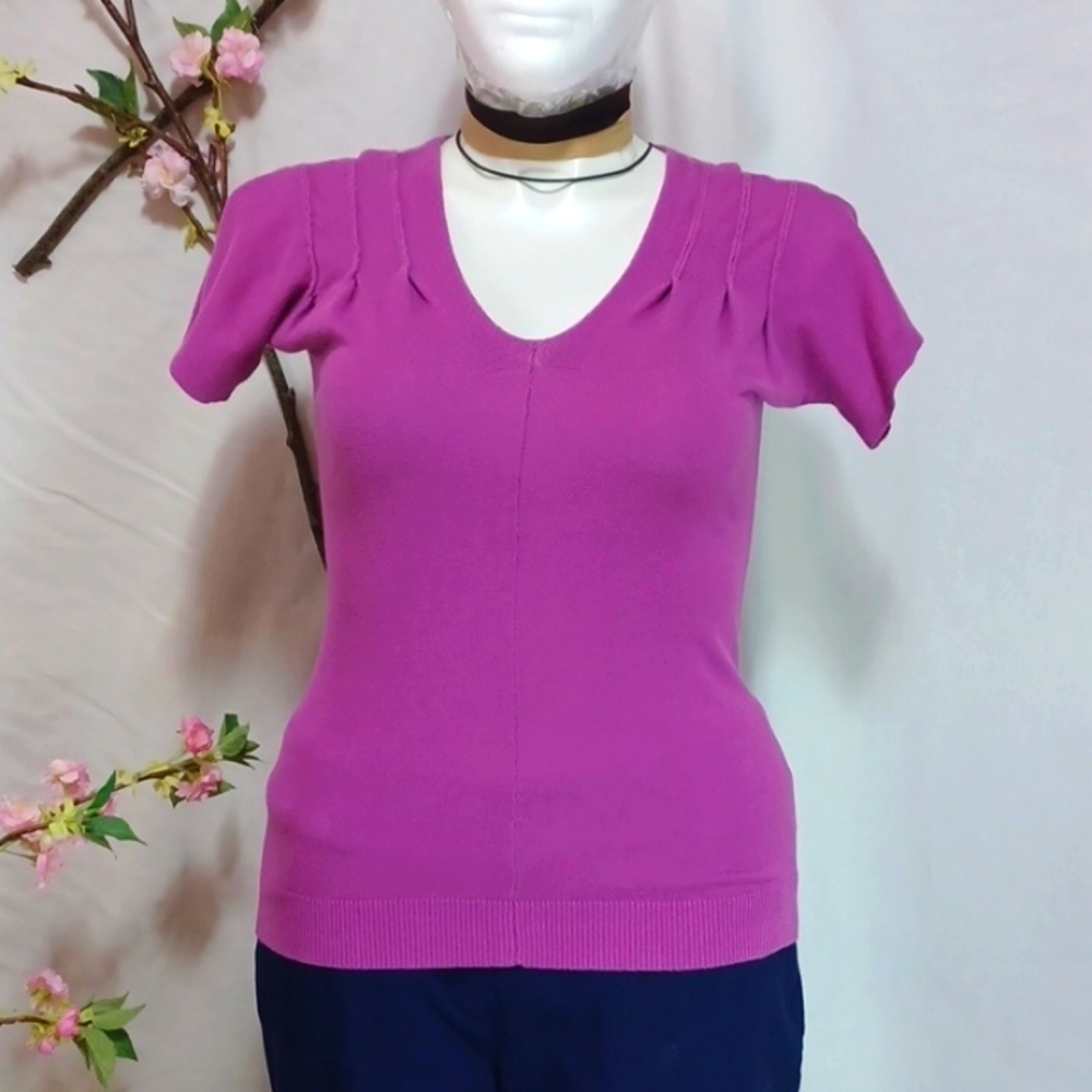 GAP SHORT SLEEVE SWEATER SIZE S IN A BEAUTIFUL PURPLE COTTON